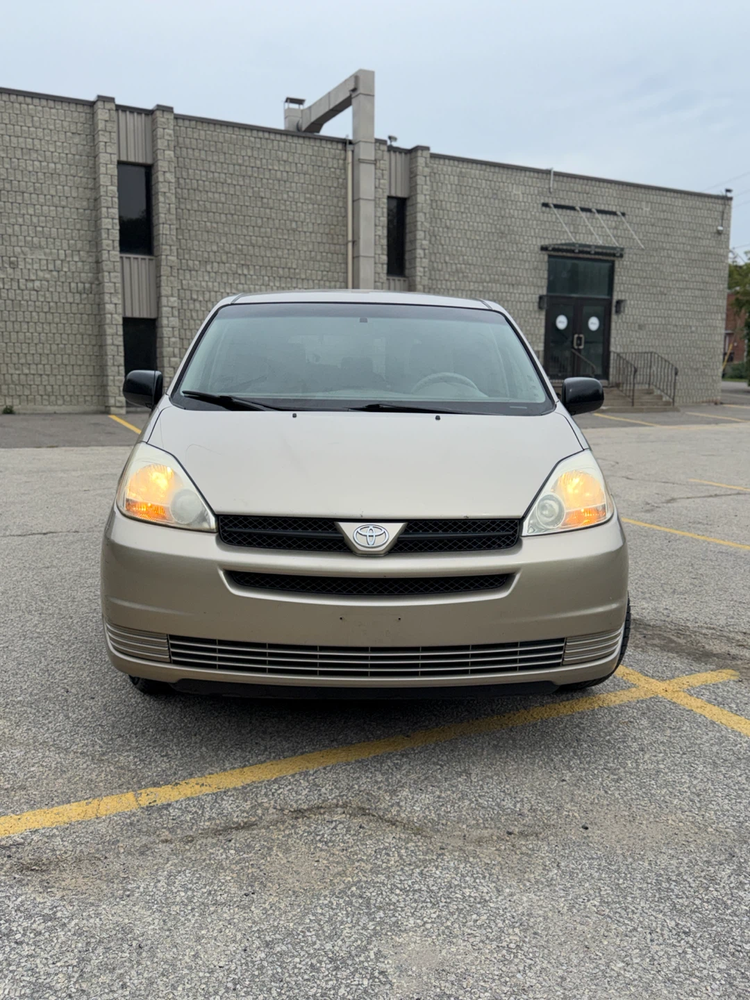 2004 Toyota Sienna CE 7 passenger Minivan - photo 2