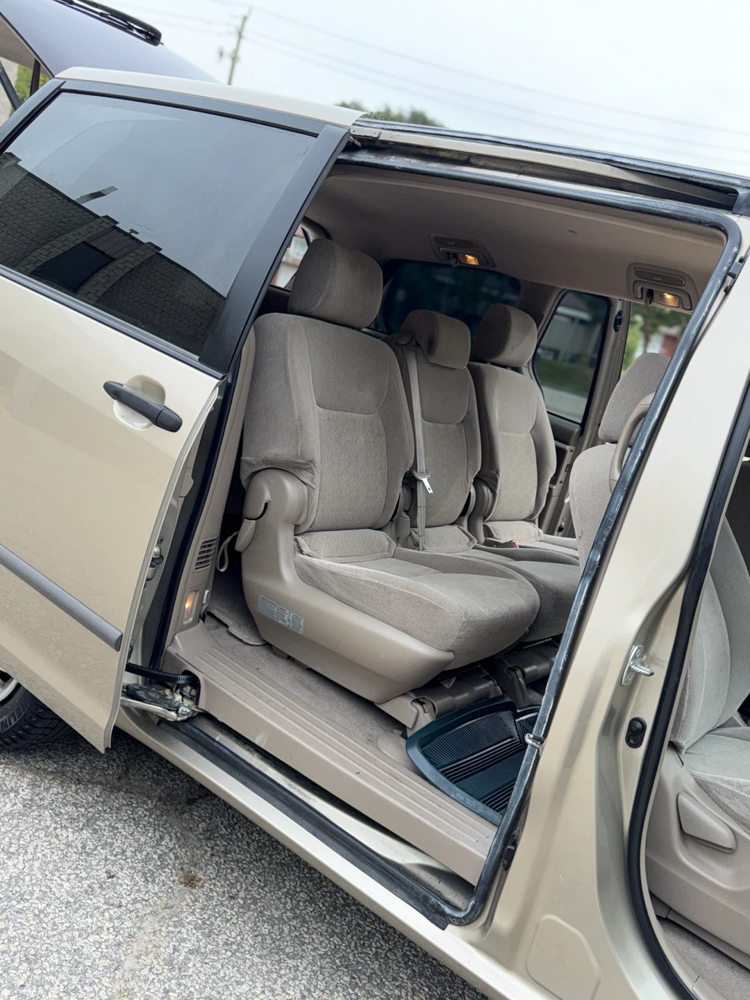 2004 Toyota Sienna CE 7 passenger Minivan - photo 5