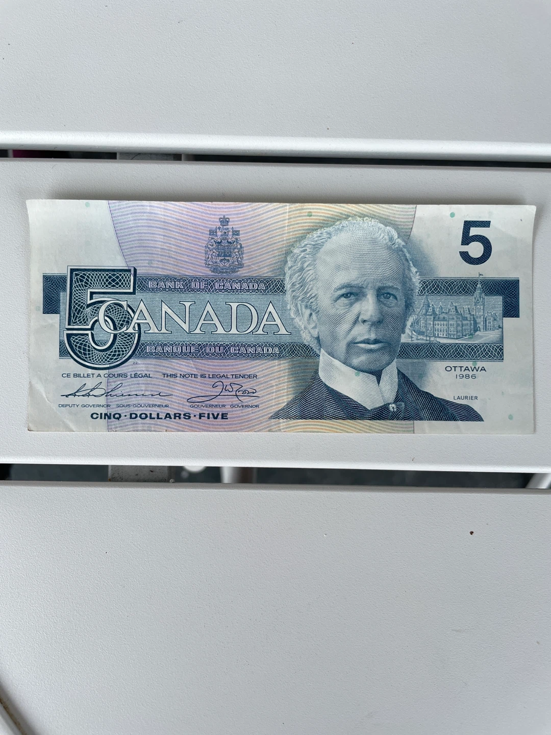 Five dollar Canadian note