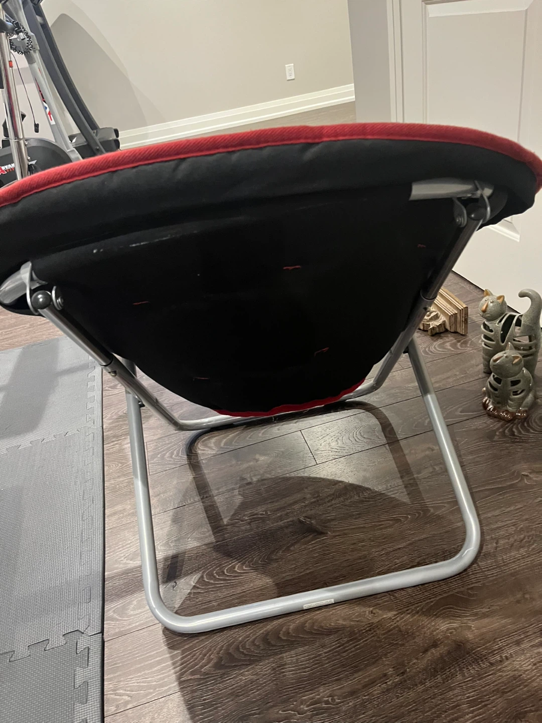 Red Foldable Saucer Chair - photo 3