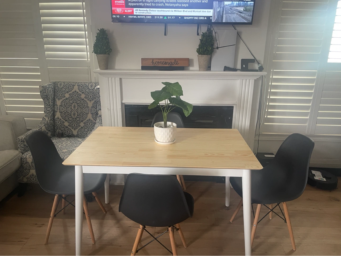 Brand new Dining table with chairs