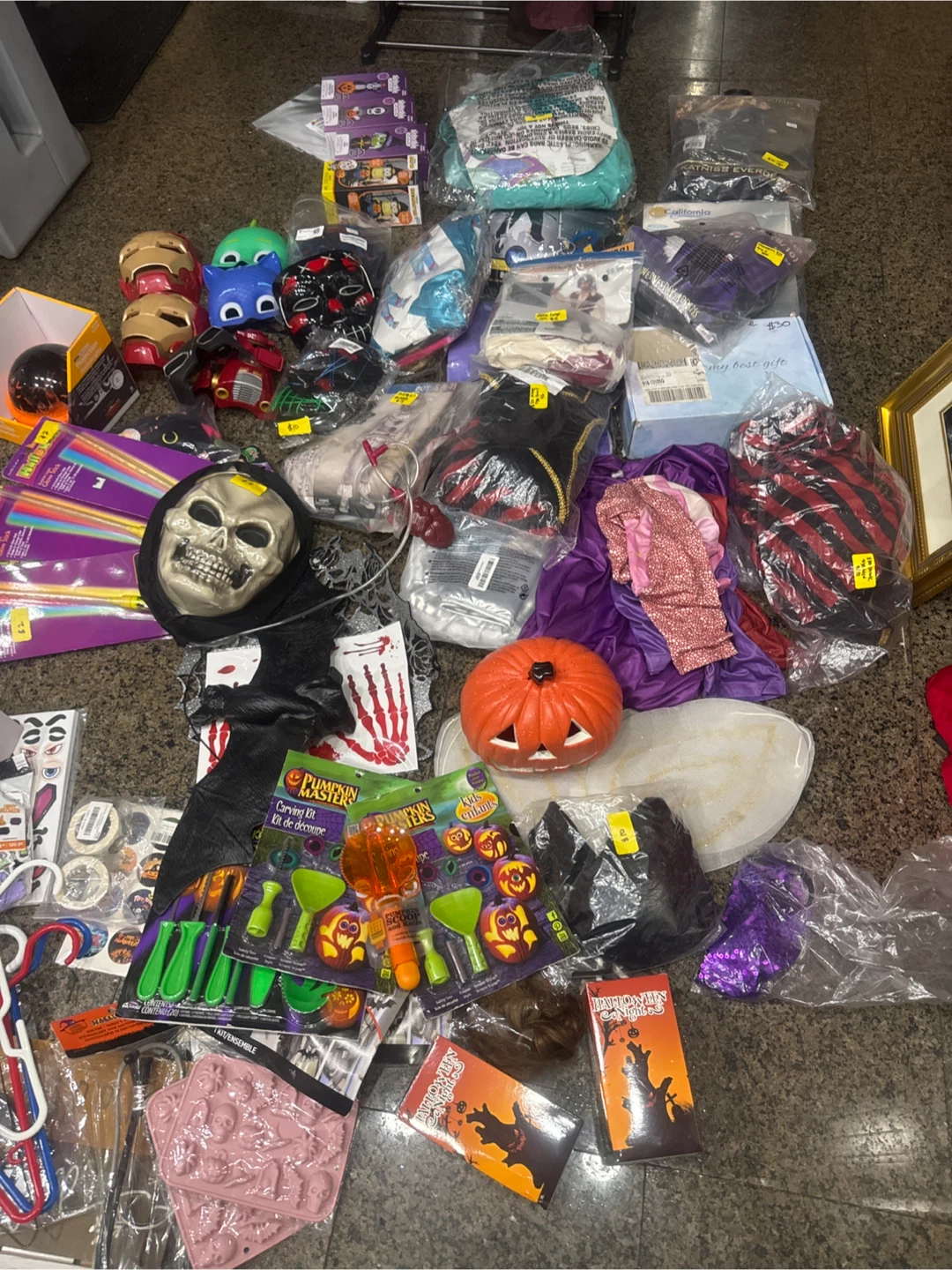 Halloween Shop - inflatables, costumes, decor