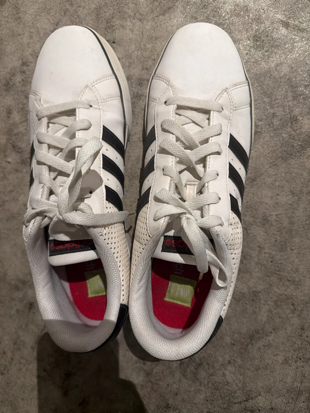 Hi there selling adidas shoes brand new never ever been worn