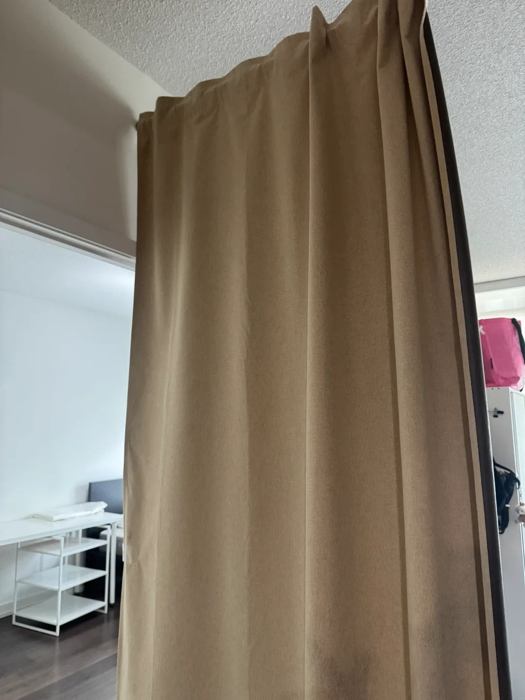 Pair of tan curtains + rod - photo 2
