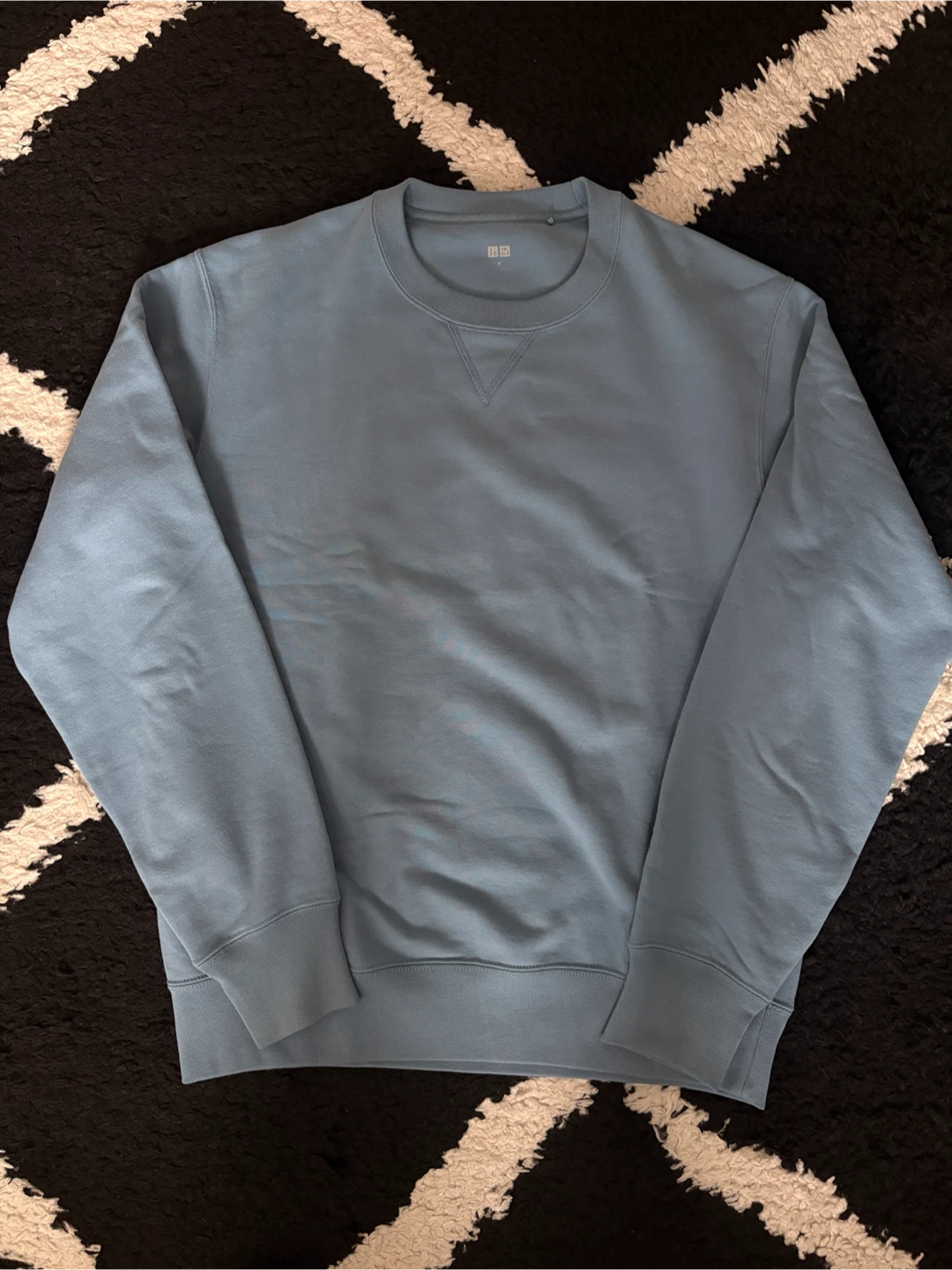 Uniqlo Light Blue Crewneck Sweatshirt