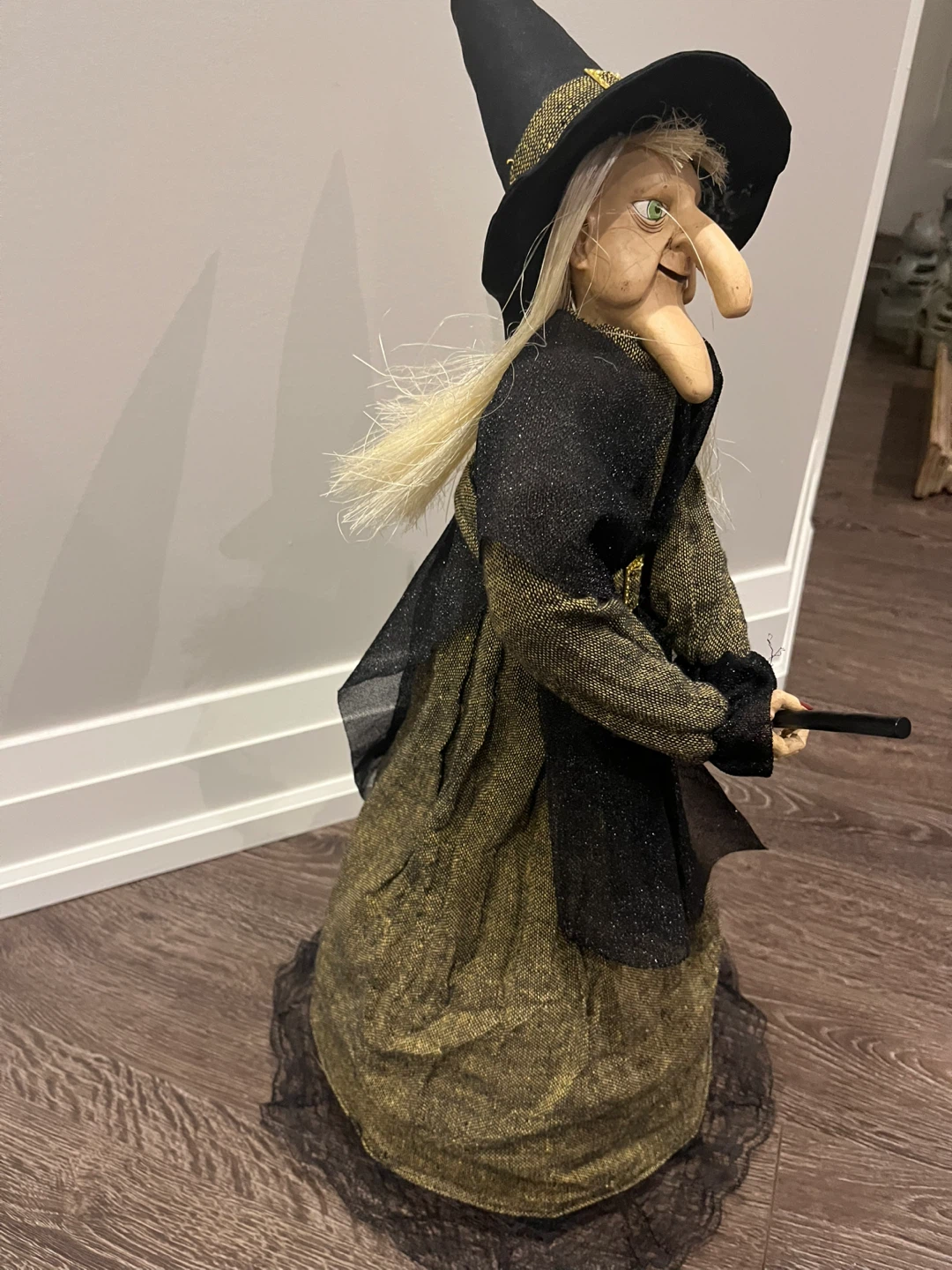 Seasonal Witch Decoration - photo 3