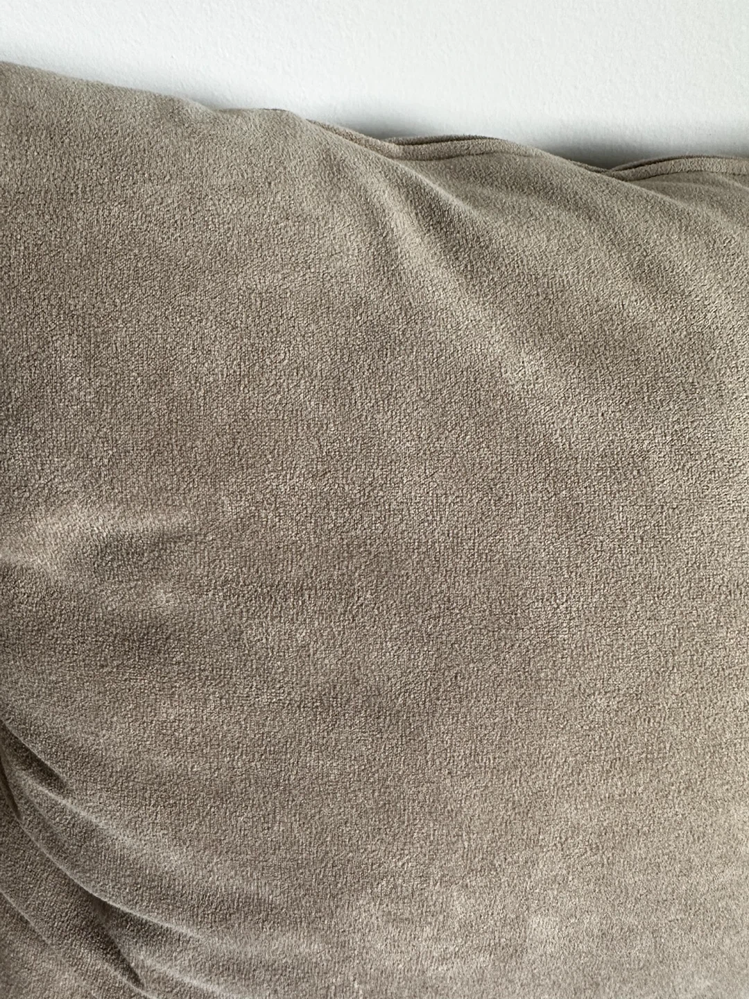 Set of Two Beige Polyester Throw Pillows - photo 3