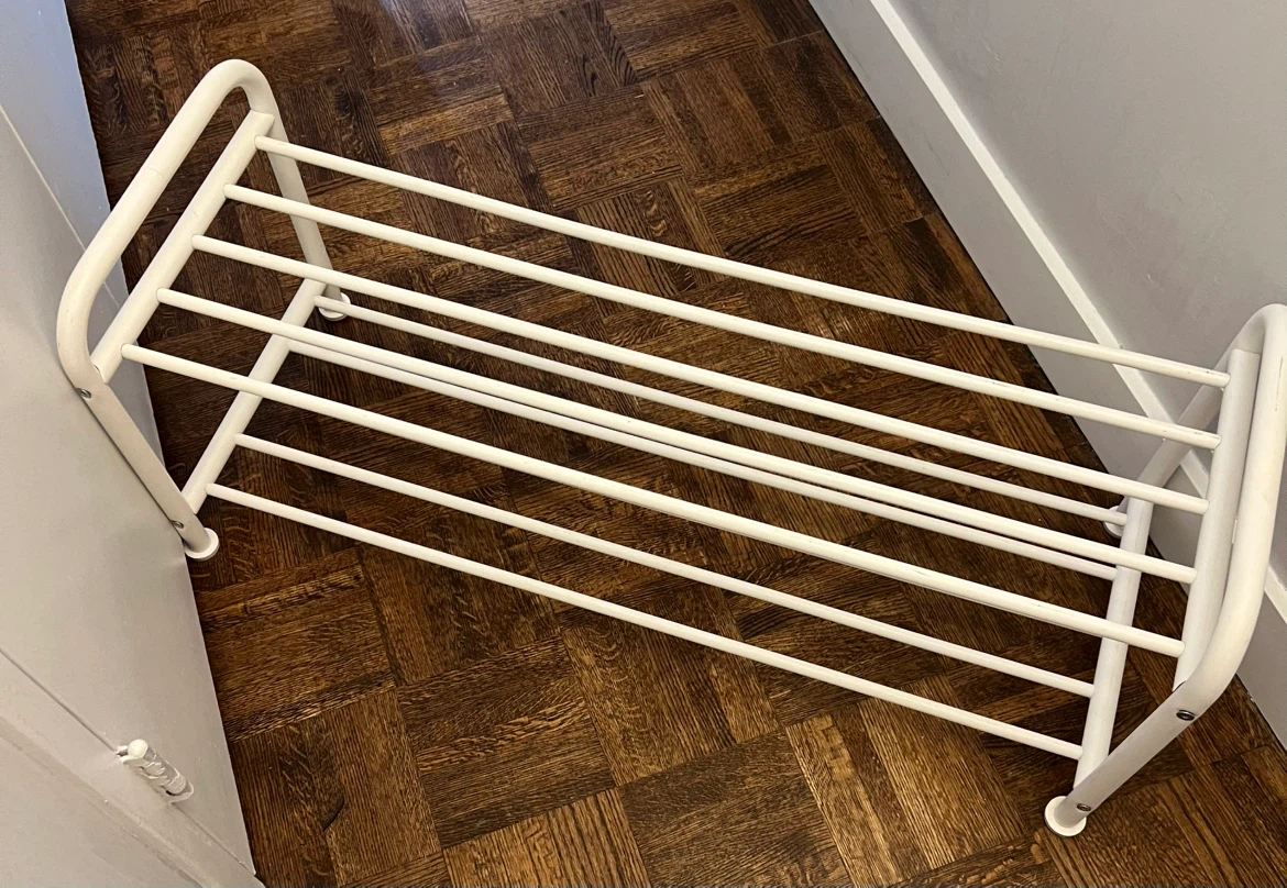 White metal shoe rack - photo 2