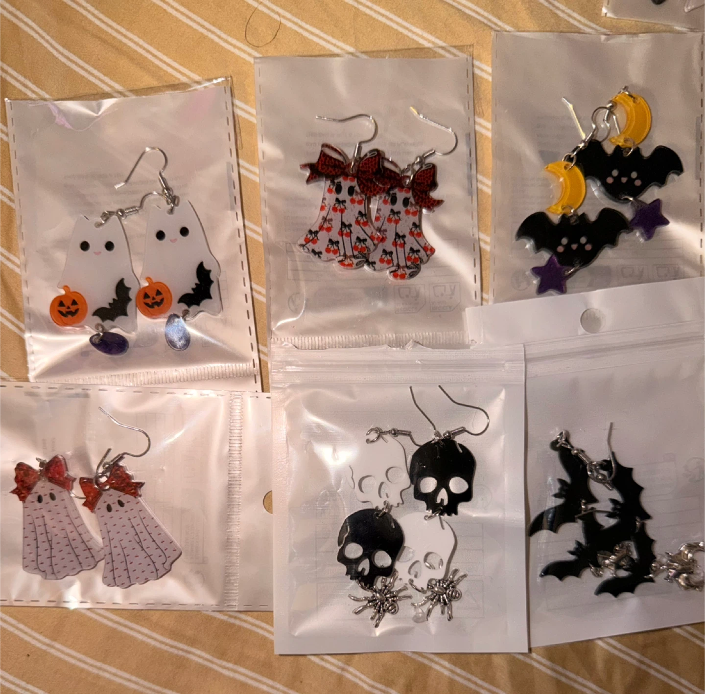 Set of 12 Halloween-themed dangle earrings - photo 2