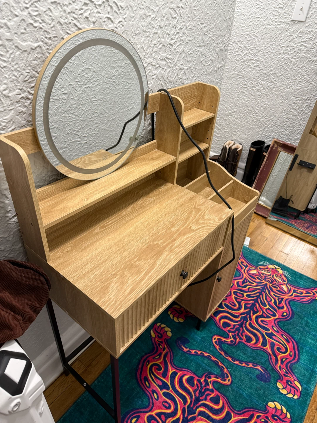 Vanity desk with lighted mirror - photo 2