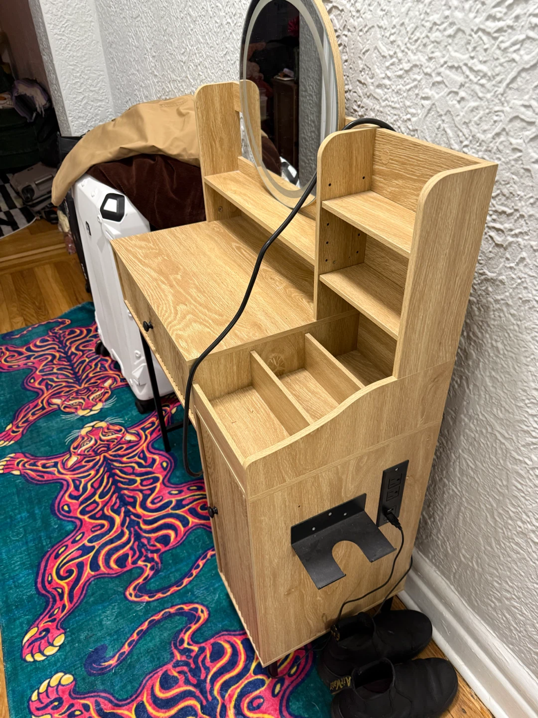 Vanity desk with lighted mirror - photo 4