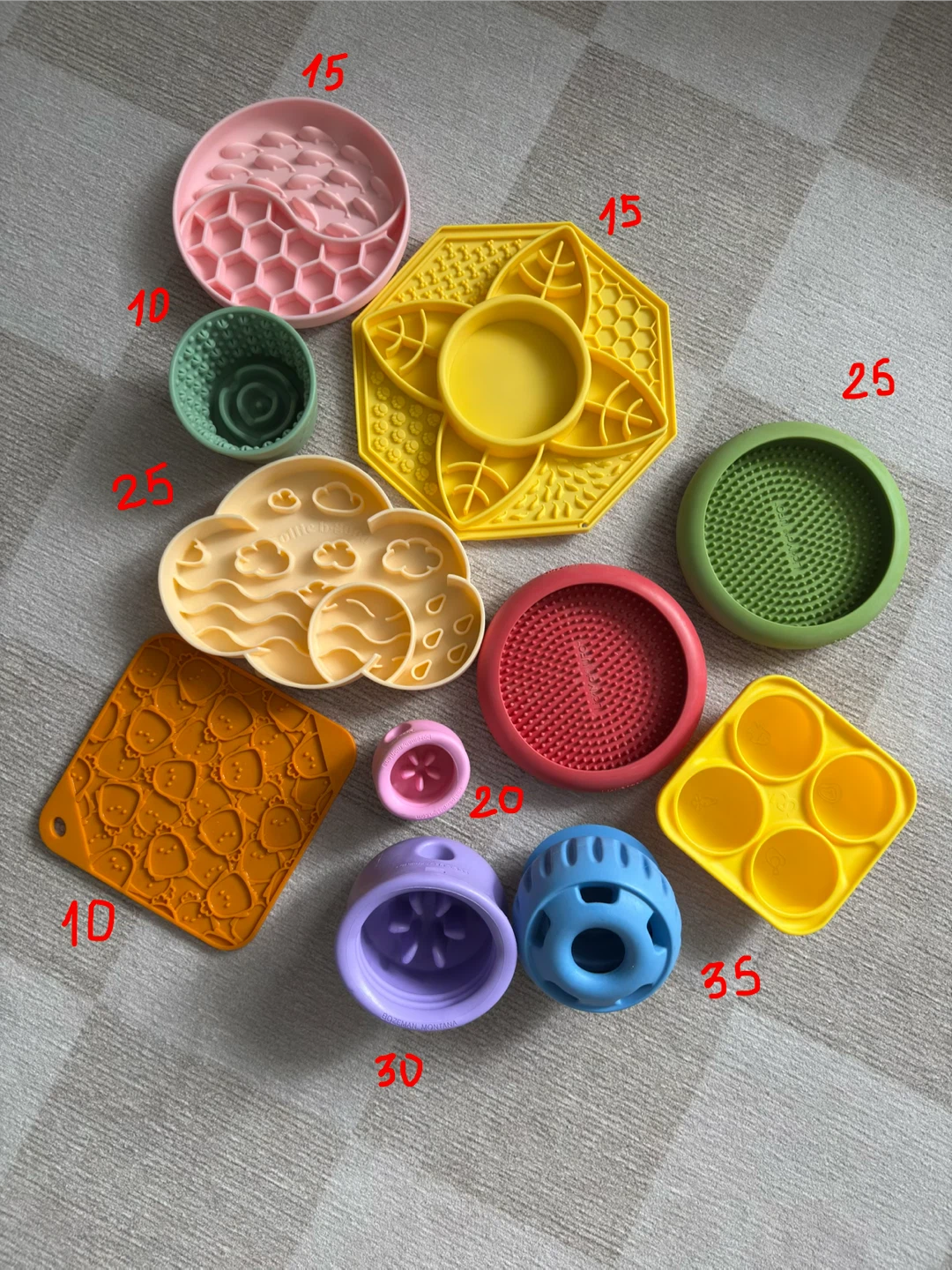 Assorted Silicone Pet Enrichment and Slow Feeders Dog bowls