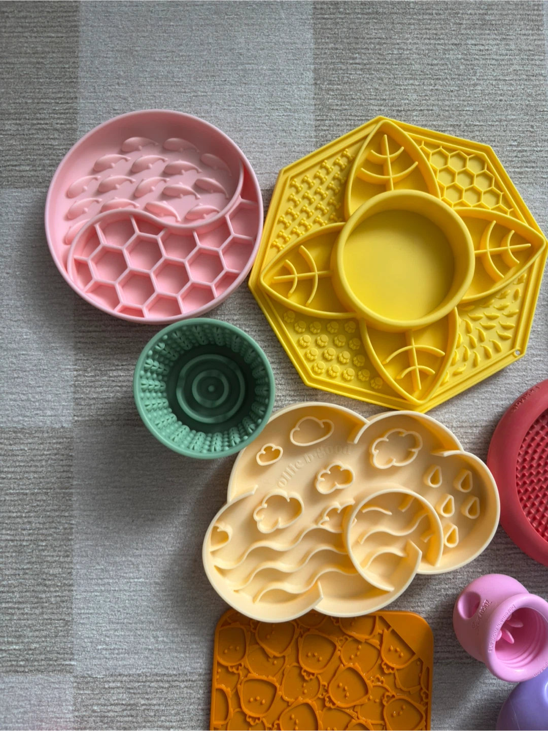 Assorted Silicone Pet Enrichment and Slow Feeders Dog bowls - photo 2