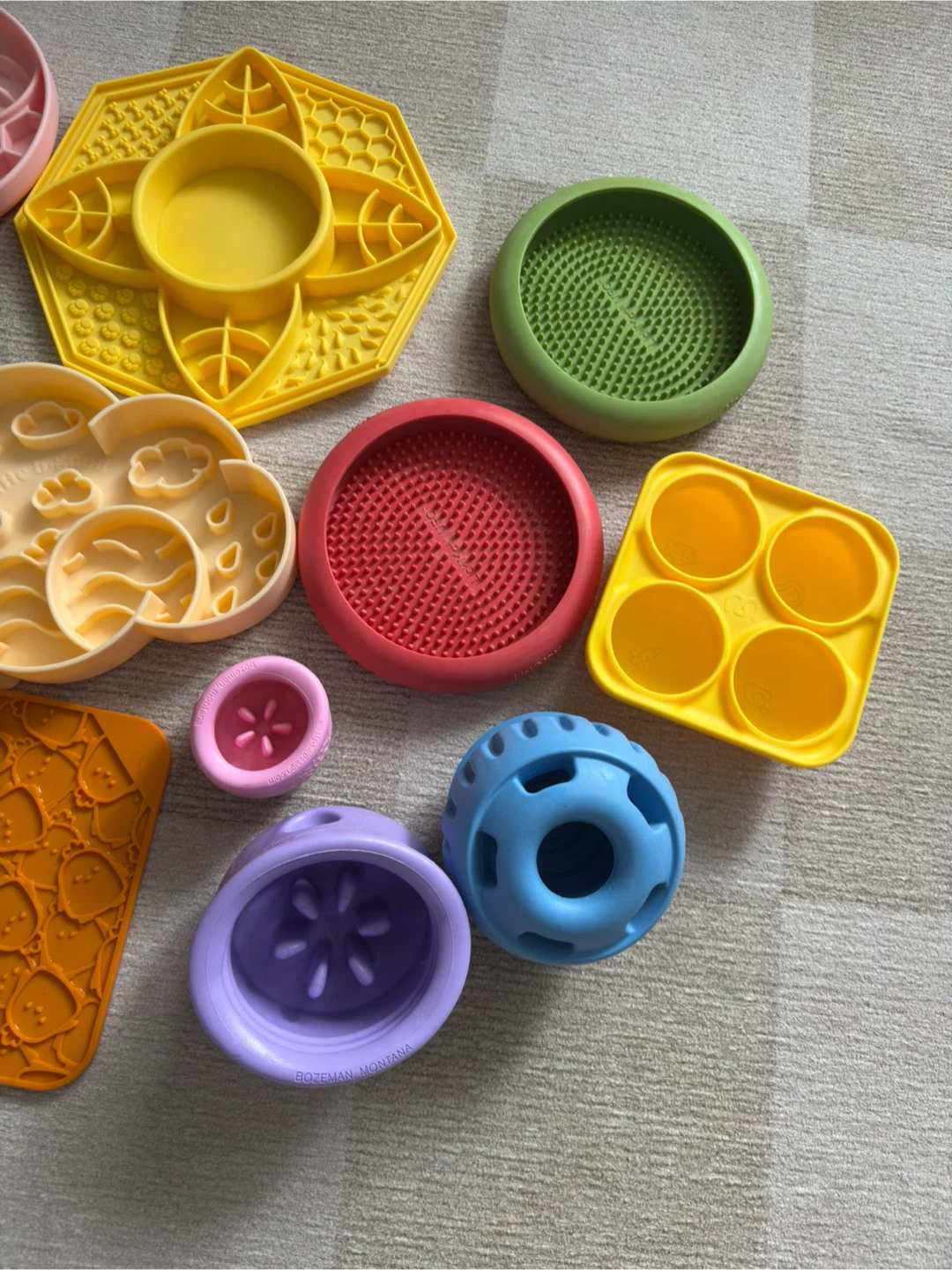 Assorted Silicone Pet Enrichment and Slow Feeders Dog bowls - photo 4