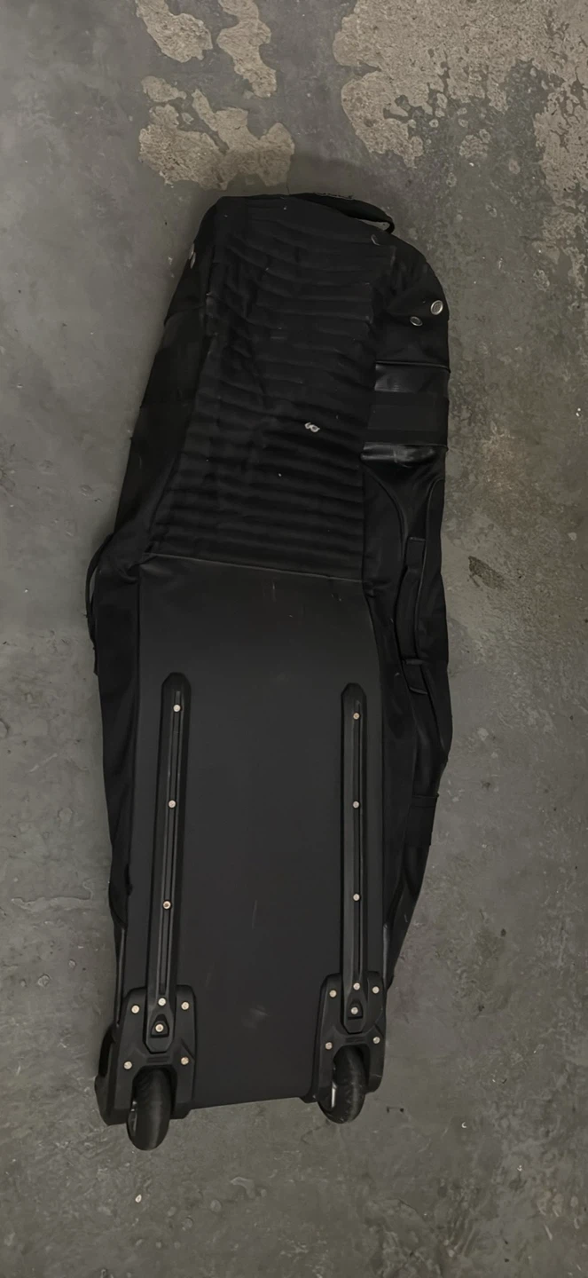 Black two wheels duffel bag - photo 2
