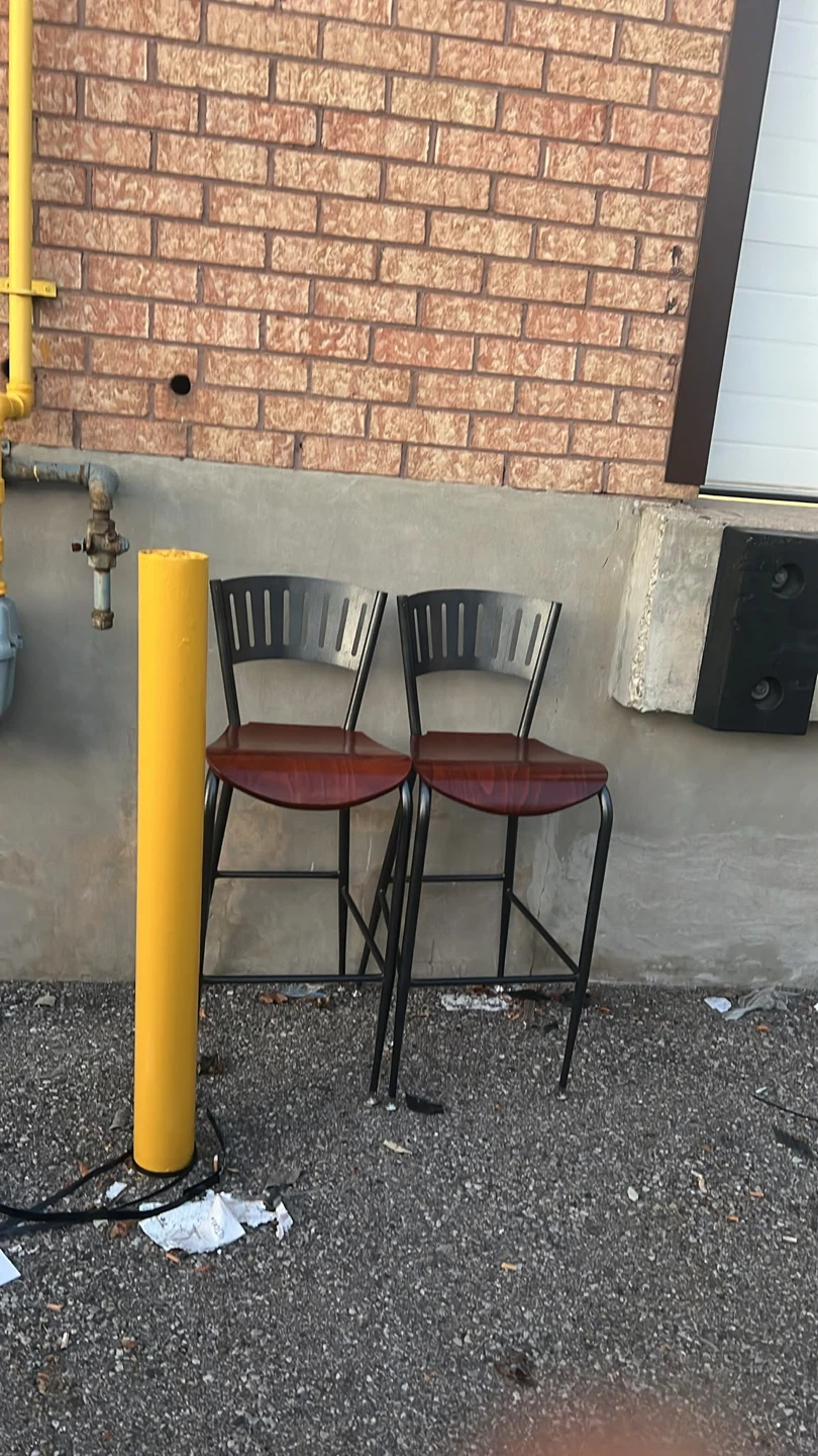 Two Metal Bar Stools, Oven and microwave included - photo 2