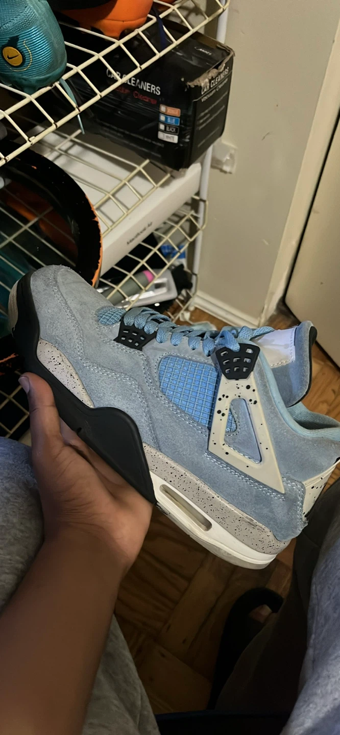 Air Jordan 4 Retro University Blue size 8