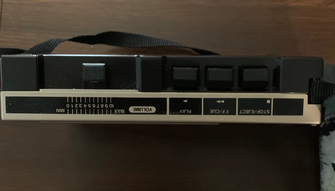 Holiday AM/FM Stereo Cassette Player Model 3260 - photo 3