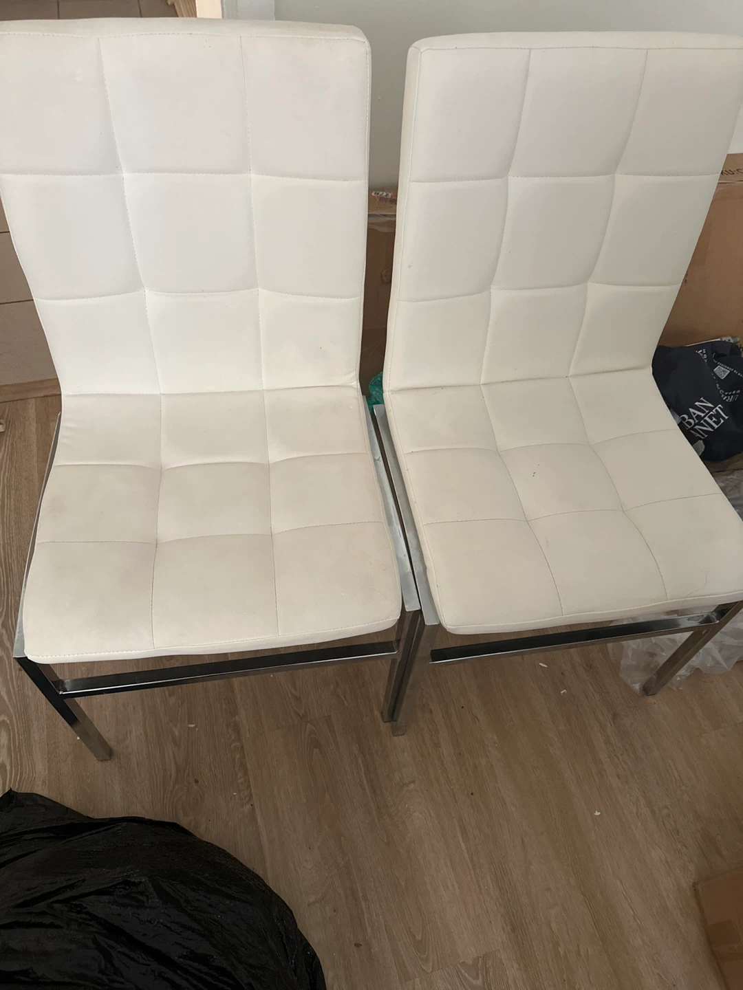 Set of 4 white tufted chairs