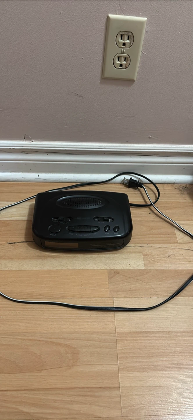 Memorex Black AM/FM Alarm Clock Radio - photo 2