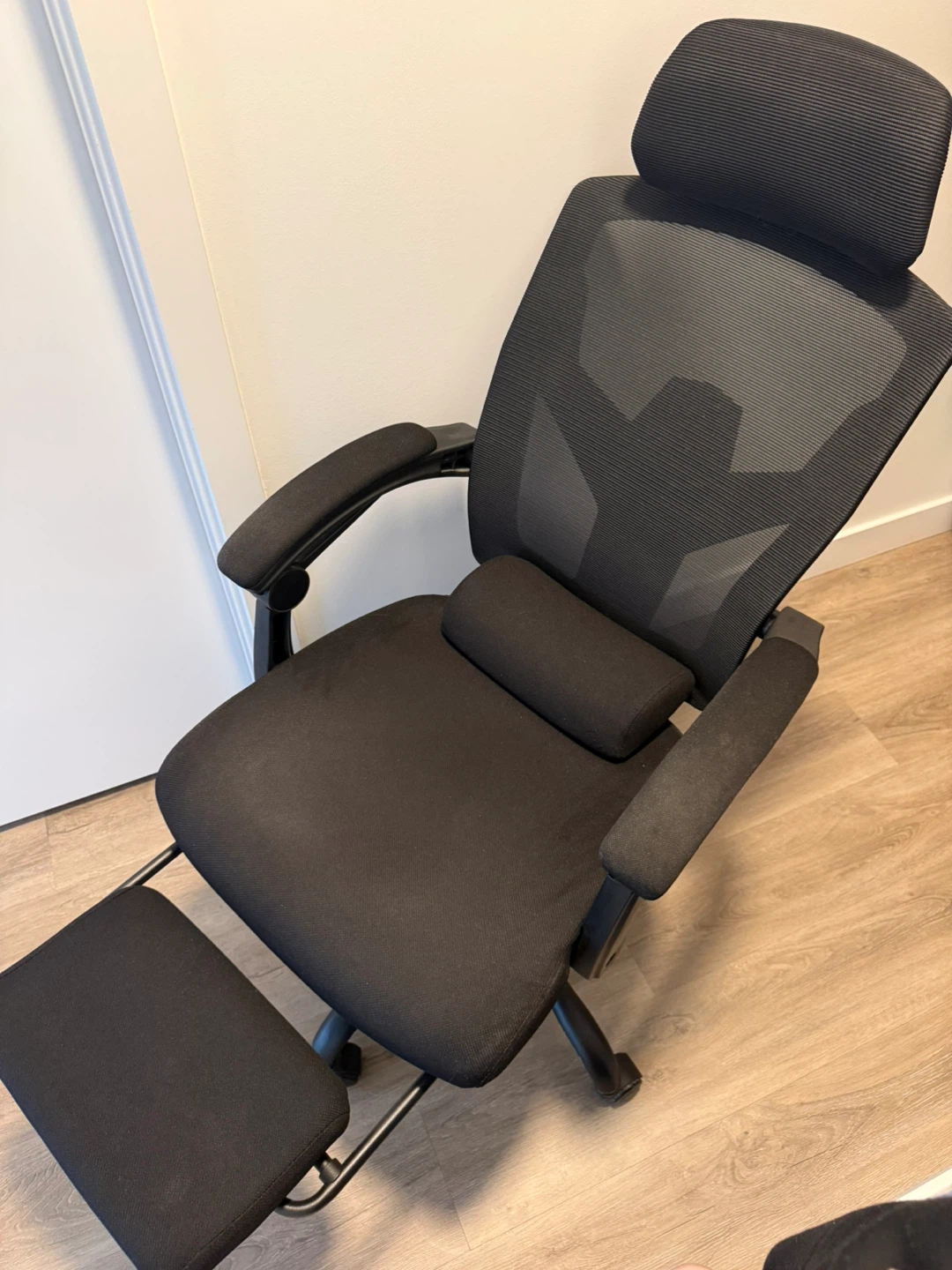 Black Ergonomic Office Chair with Footrest - photo 2