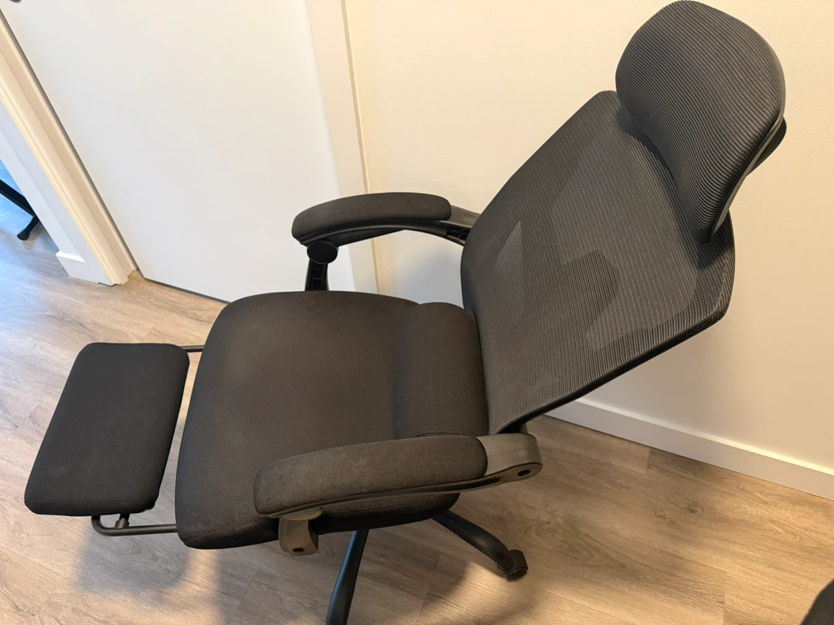 Black Ergonomic Office Chair with Footrest - photo 3
