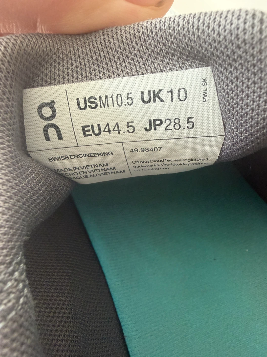 On Cloud Running Shoes US 10.5 - photo 2