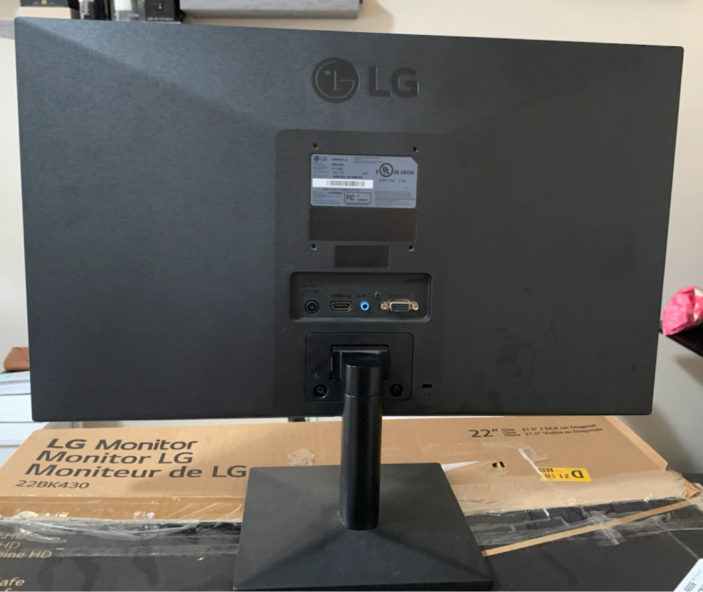 LG 22-inch FHD IPS Monitor - photo 2