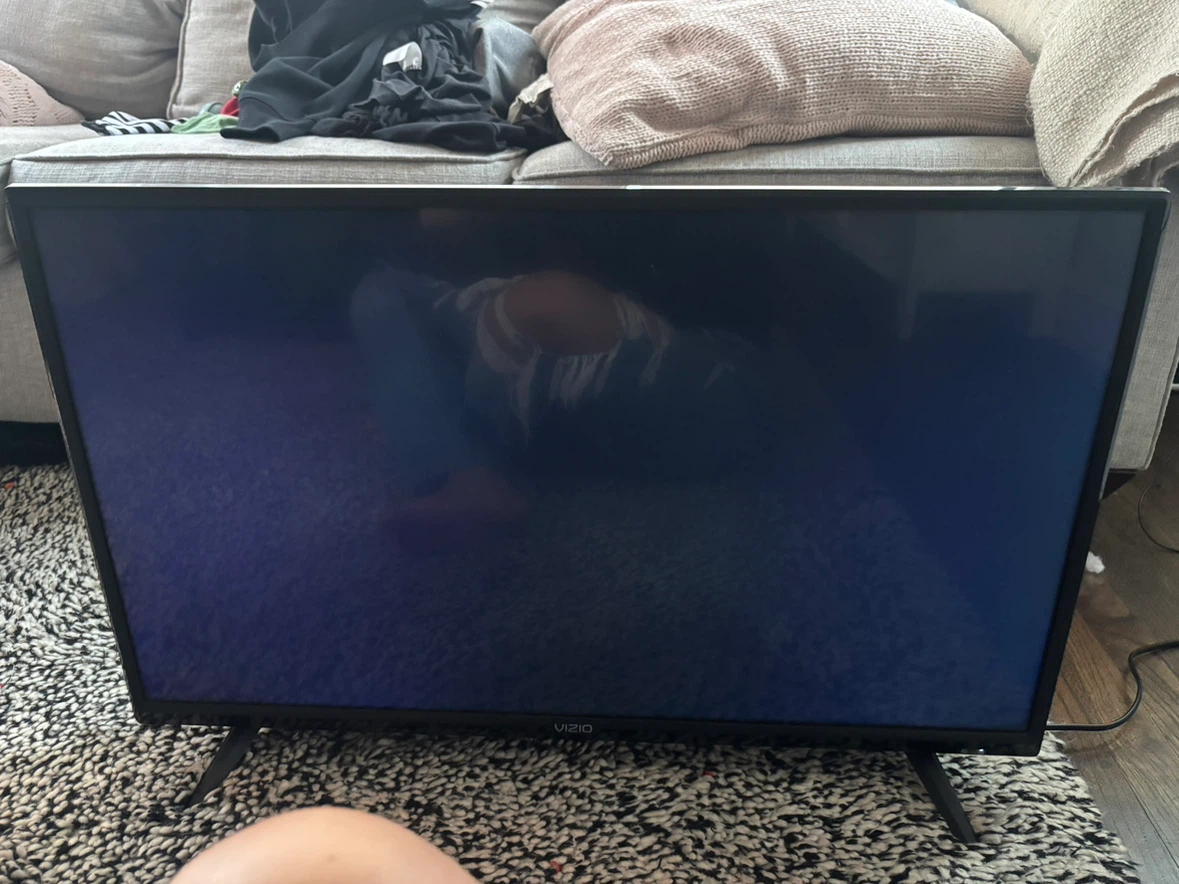 Vizio 32 inch Smart TV - photo 2