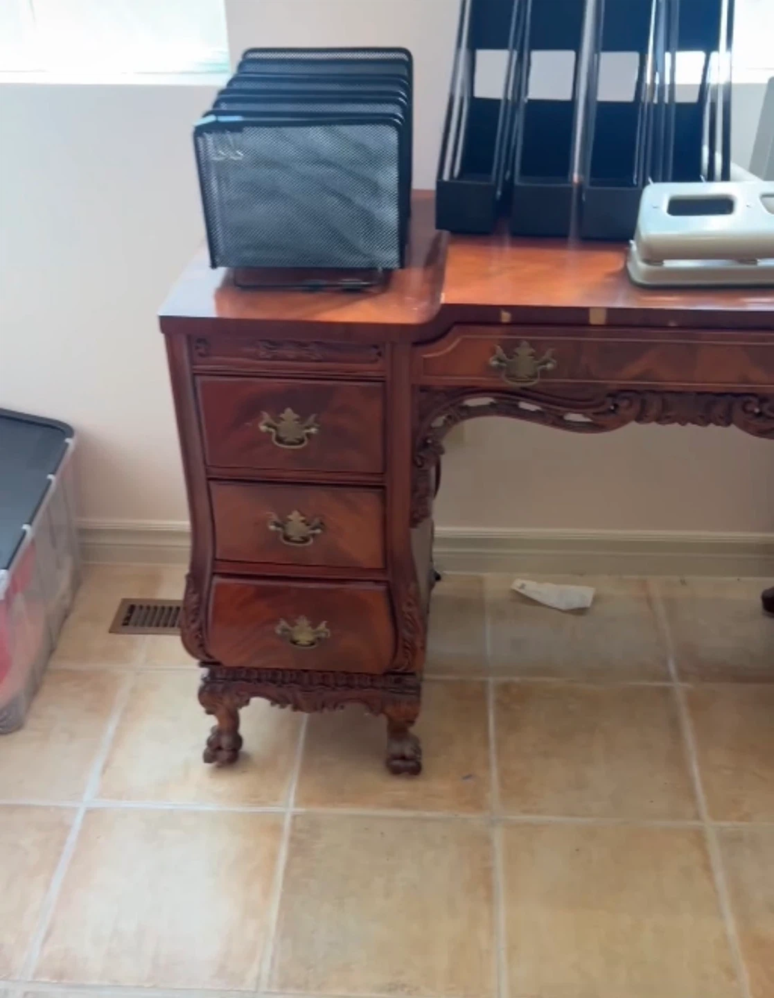 Traditional Mahogany Executive Desk - photo 2