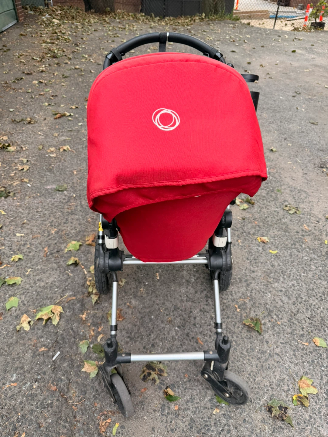 Bugaboo Stroller in Red, Manito protective rain cover - photo 2