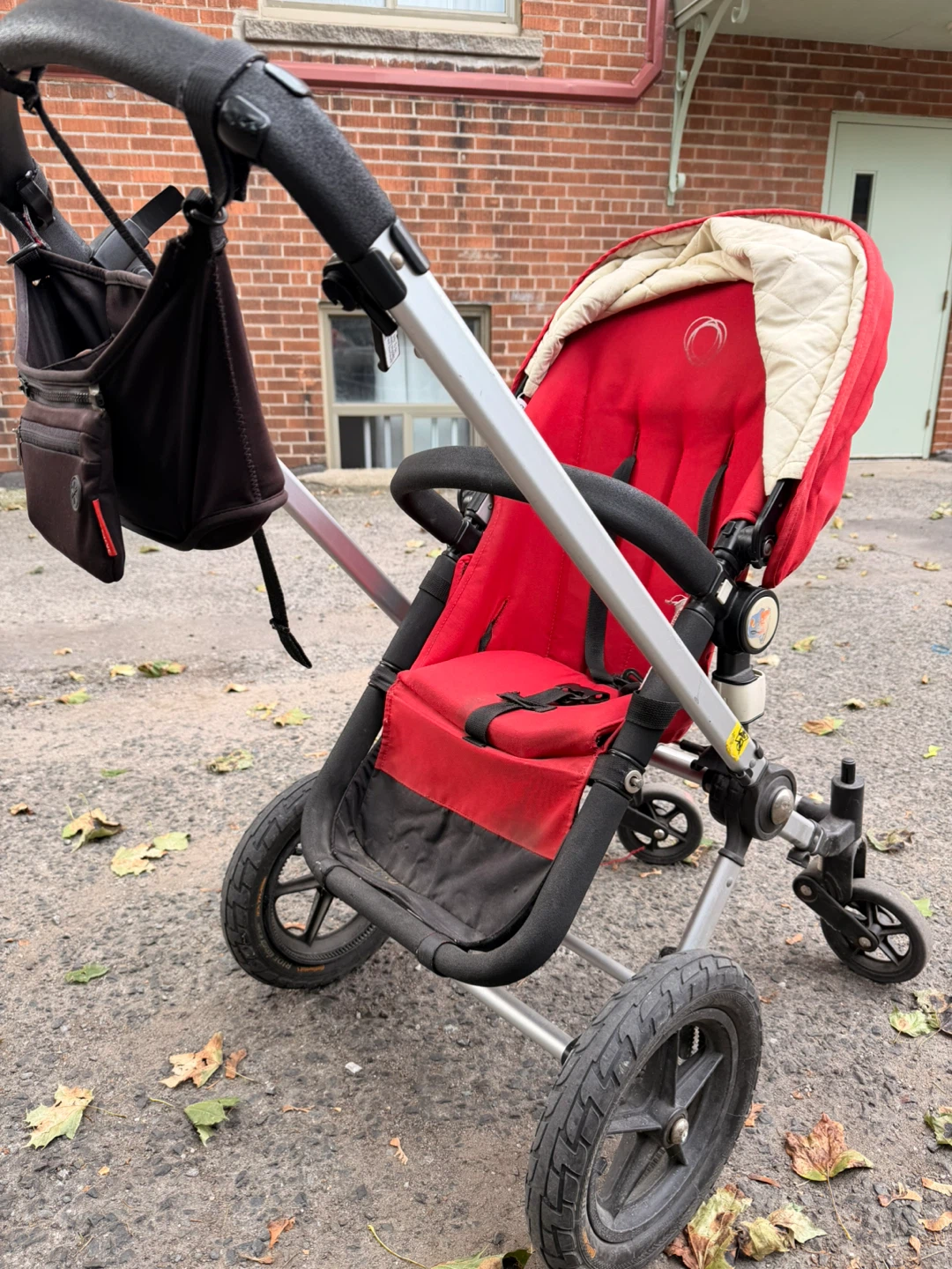 Bugaboo Stroller in Red, Manito protective rain cover - photo 4