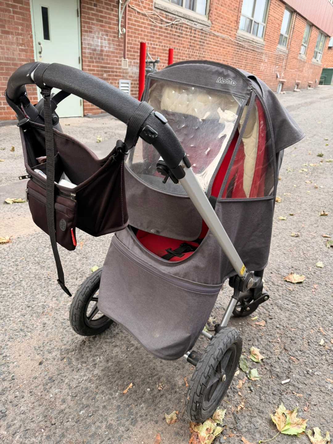 Bugaboo Stroller in Red, Manito protective rain cover - photo 5