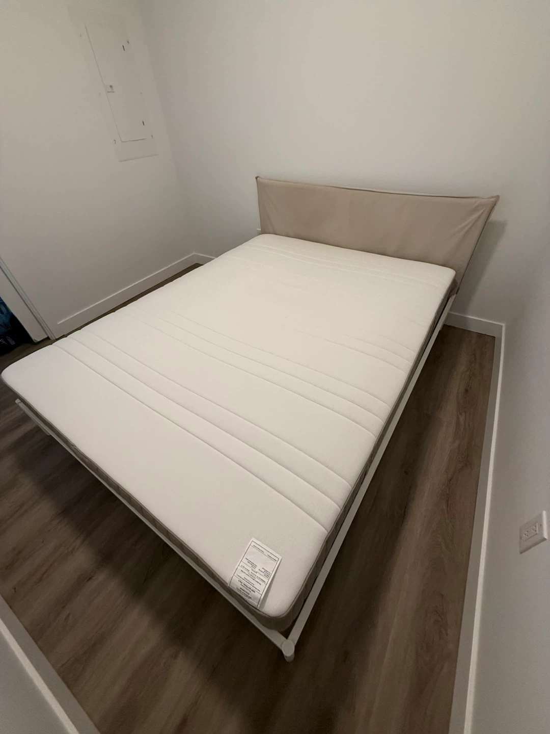 Queen mattress - like new - photo 3