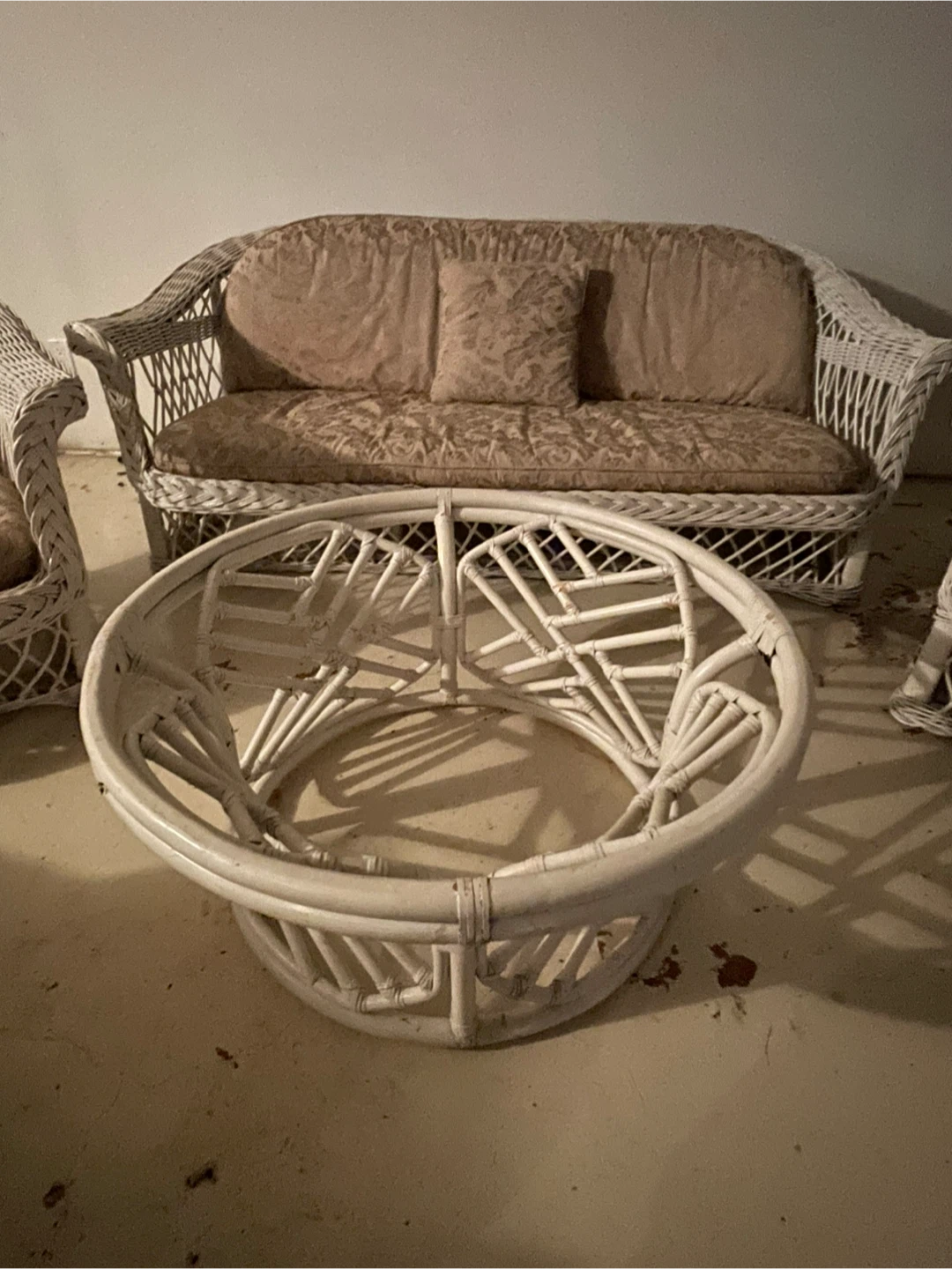 White Wicker Furniture Set - photo 2