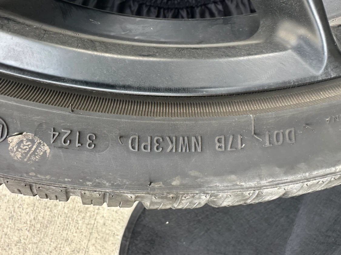 20-inch alloy wheel with 255/35R20 tire - photo 2
