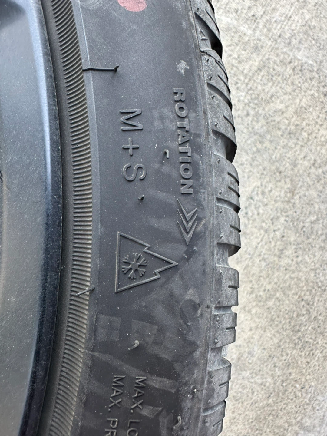 20-inch alloy wheel with 255/35R20 tire - photo 3