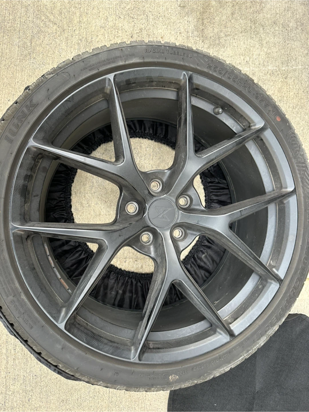 20-inch alloy wheel with 255/35R20 tire - photo 5