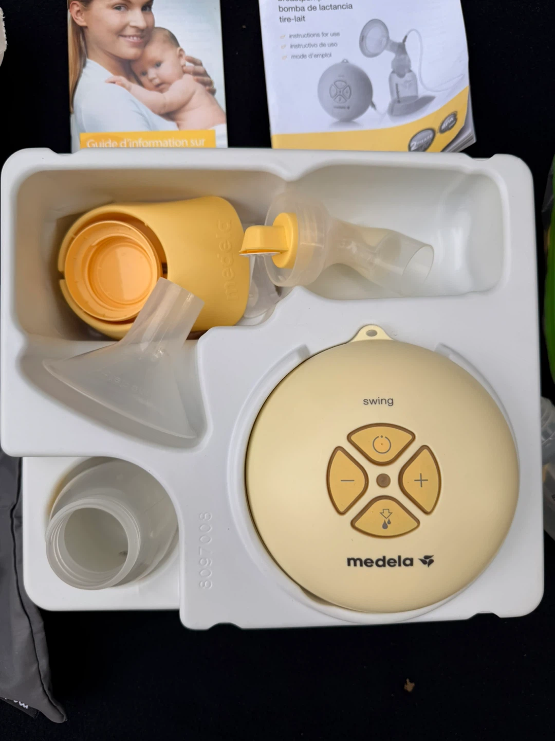 Medela Swing Single Breast Pump with Accessories