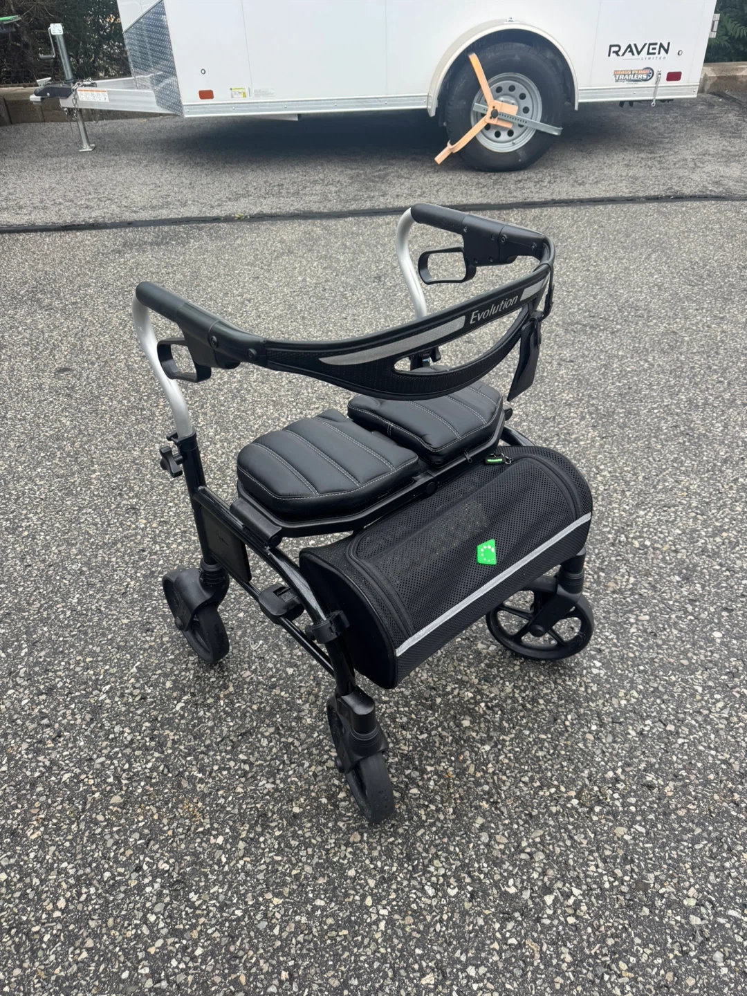 EVOLUTION TRILLIUM REGULAR WALKER ROLLATOR