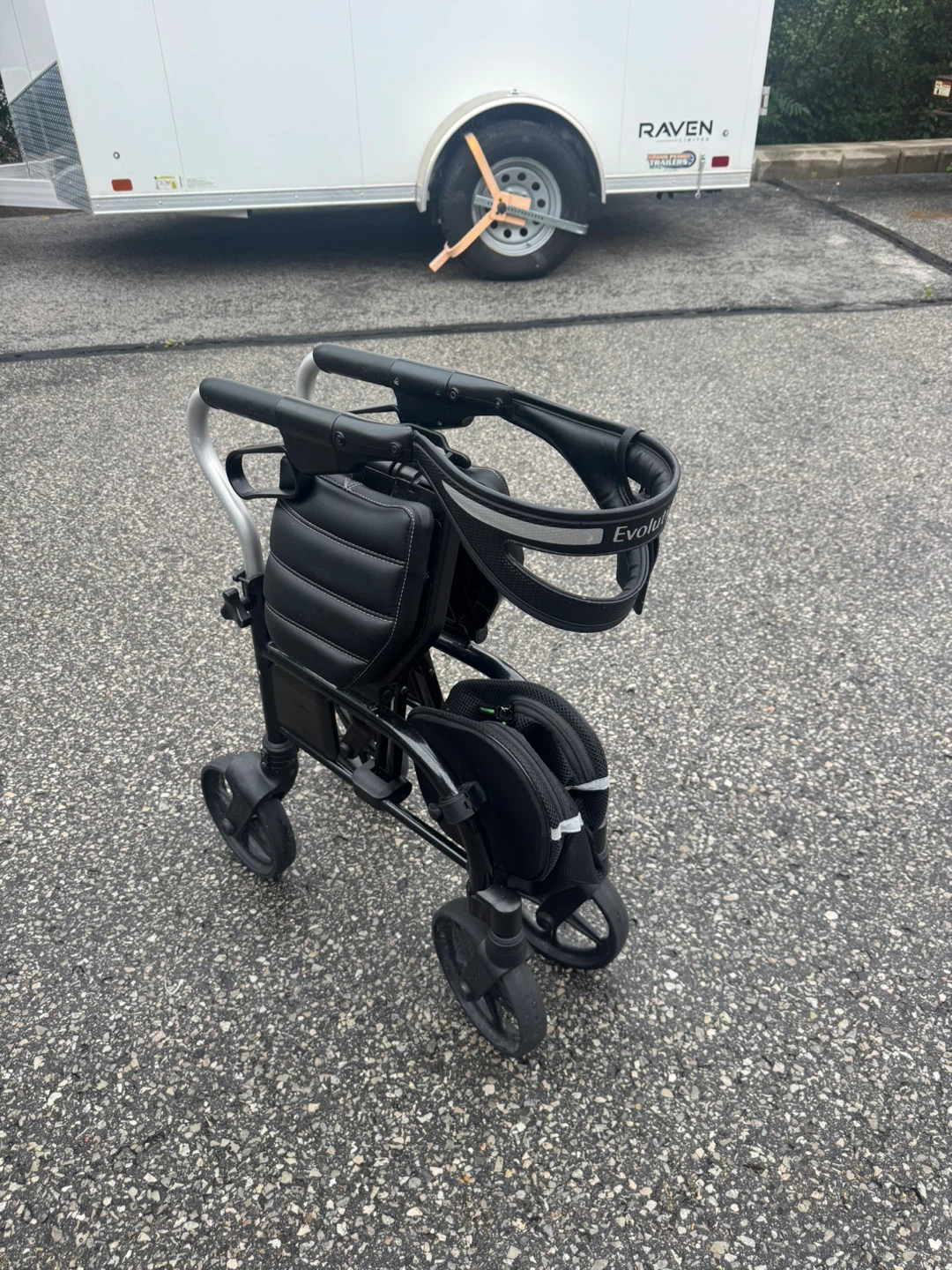EVOLUTION TRILLIUM REGULAR WALKER ROLLATOR - photo 2