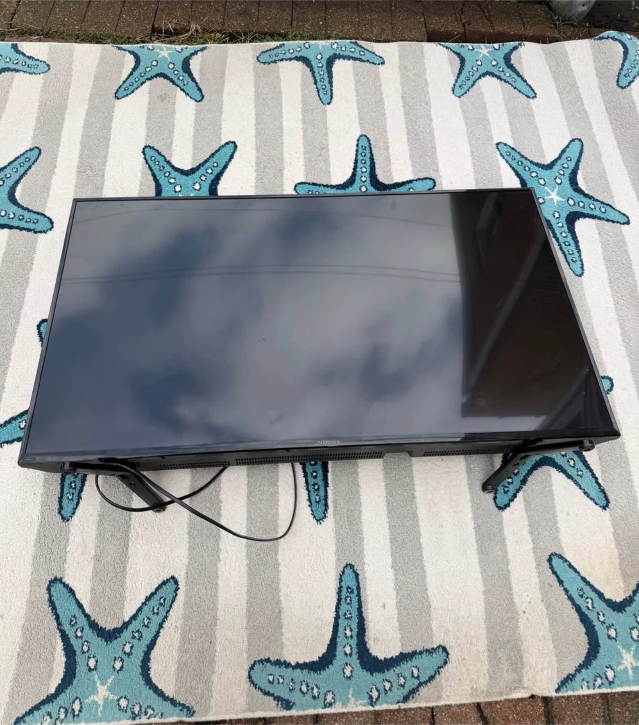 Insignia 48-inch LCD TV