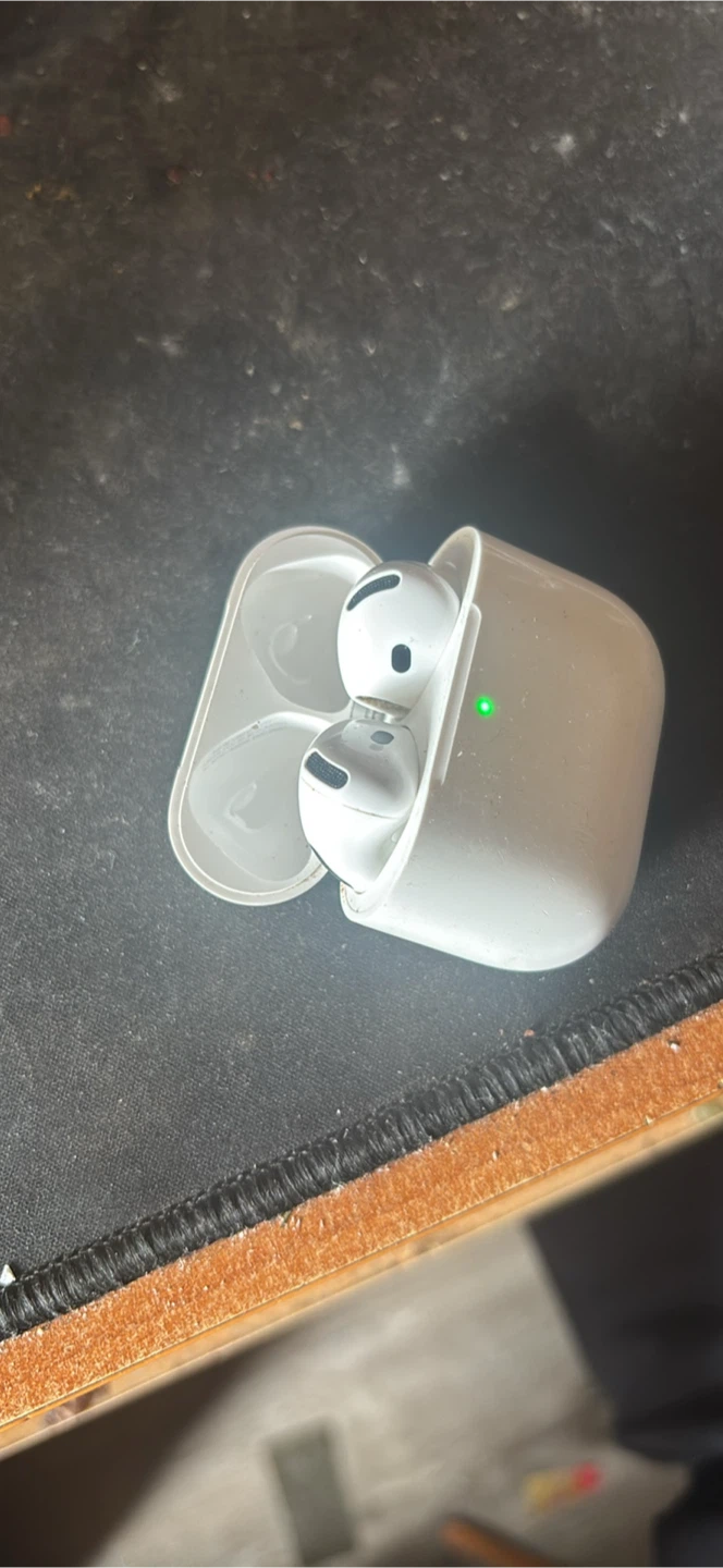 Apple AirPods 4 with noise cancellation - photo 2