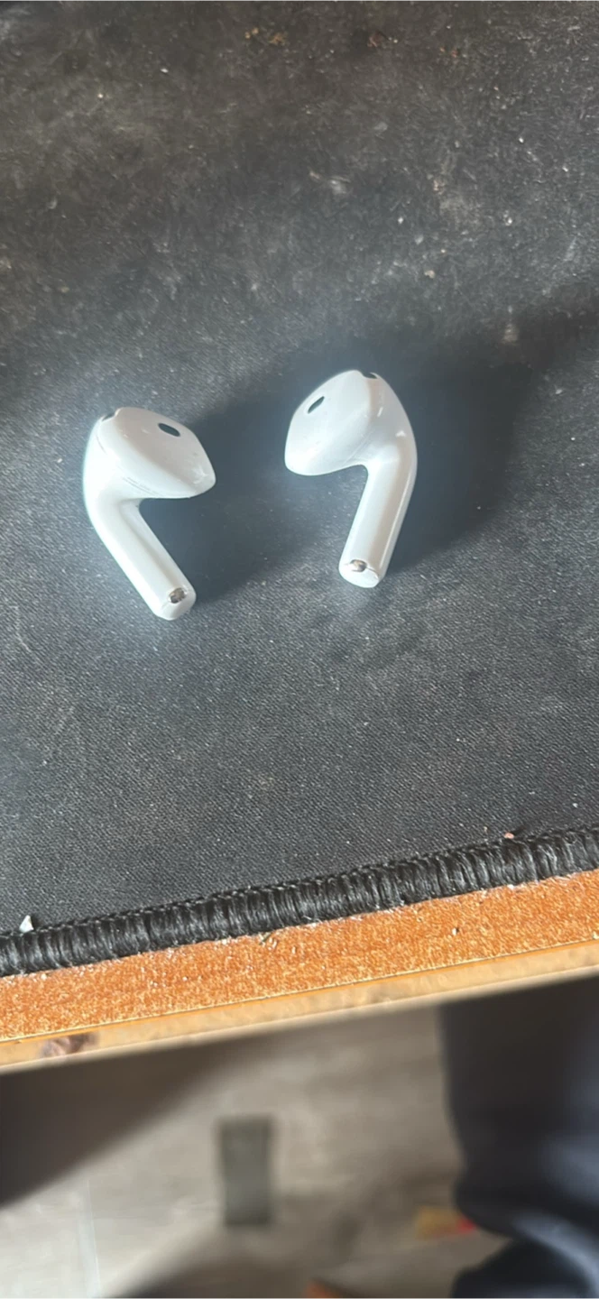Apple AirPods 4 with noise cancellation - photo 3
