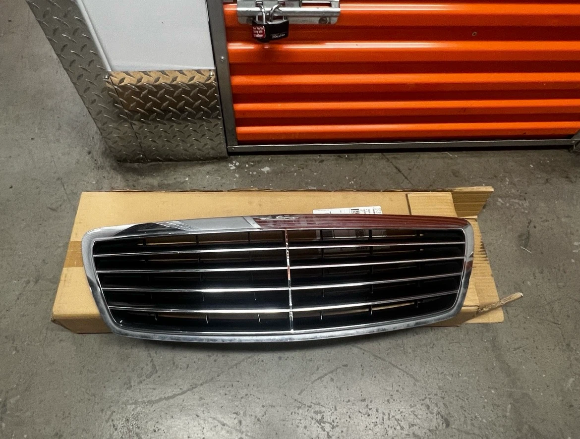 Mercedes-Benz Front Grille S Class w220