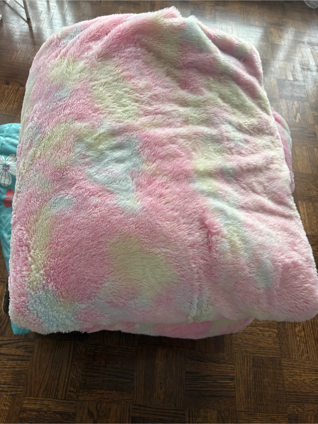 4 Plush Blankets - photo 2