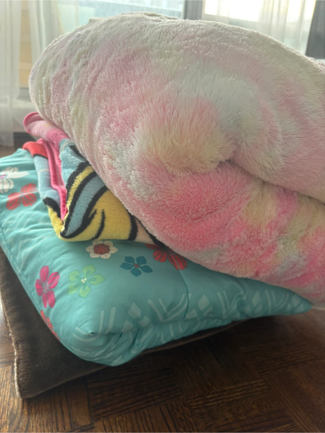 4 Plush Blankets - photo 3