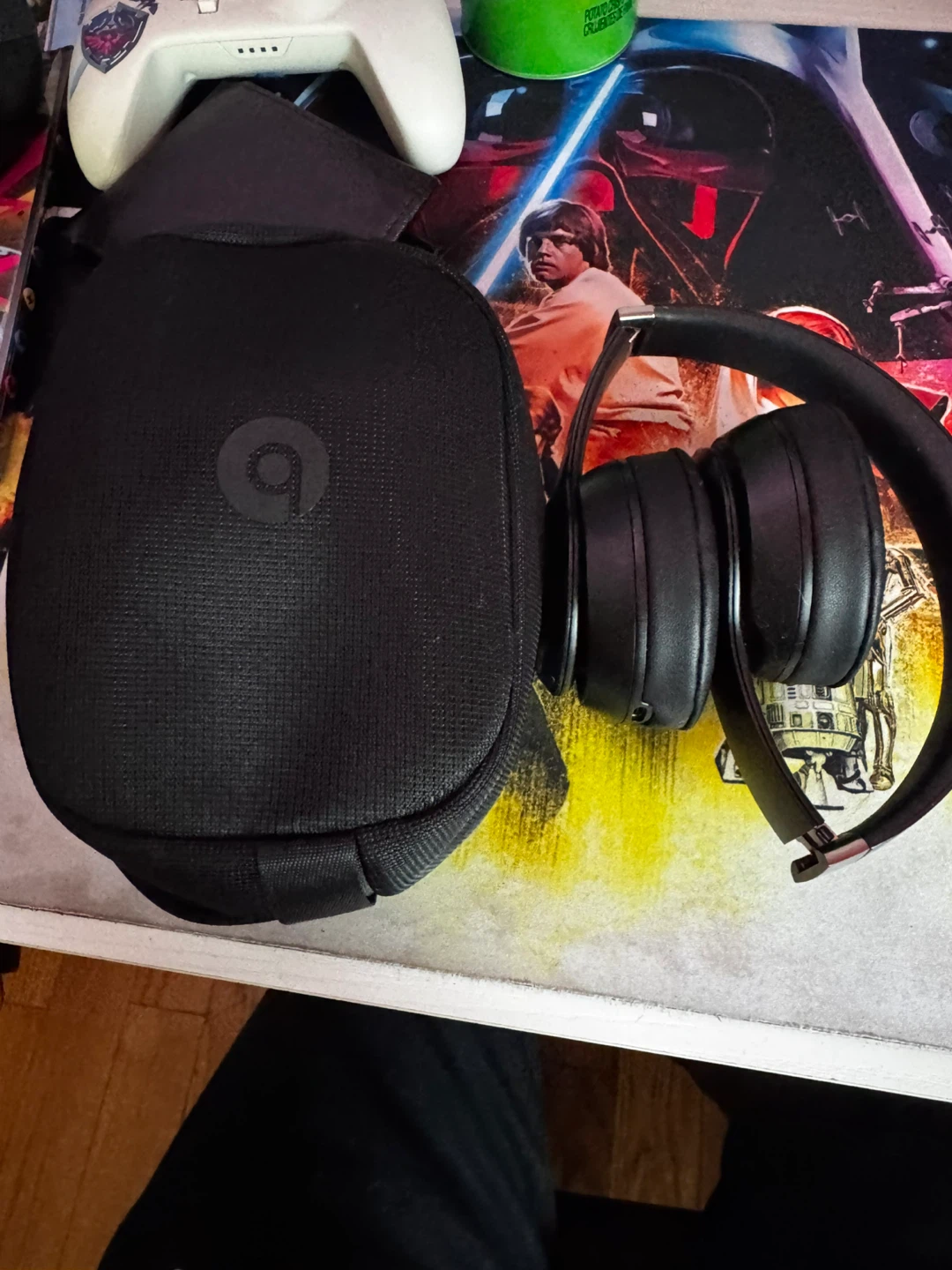 Black Solo 4 Beats Headphones with Carrying Case