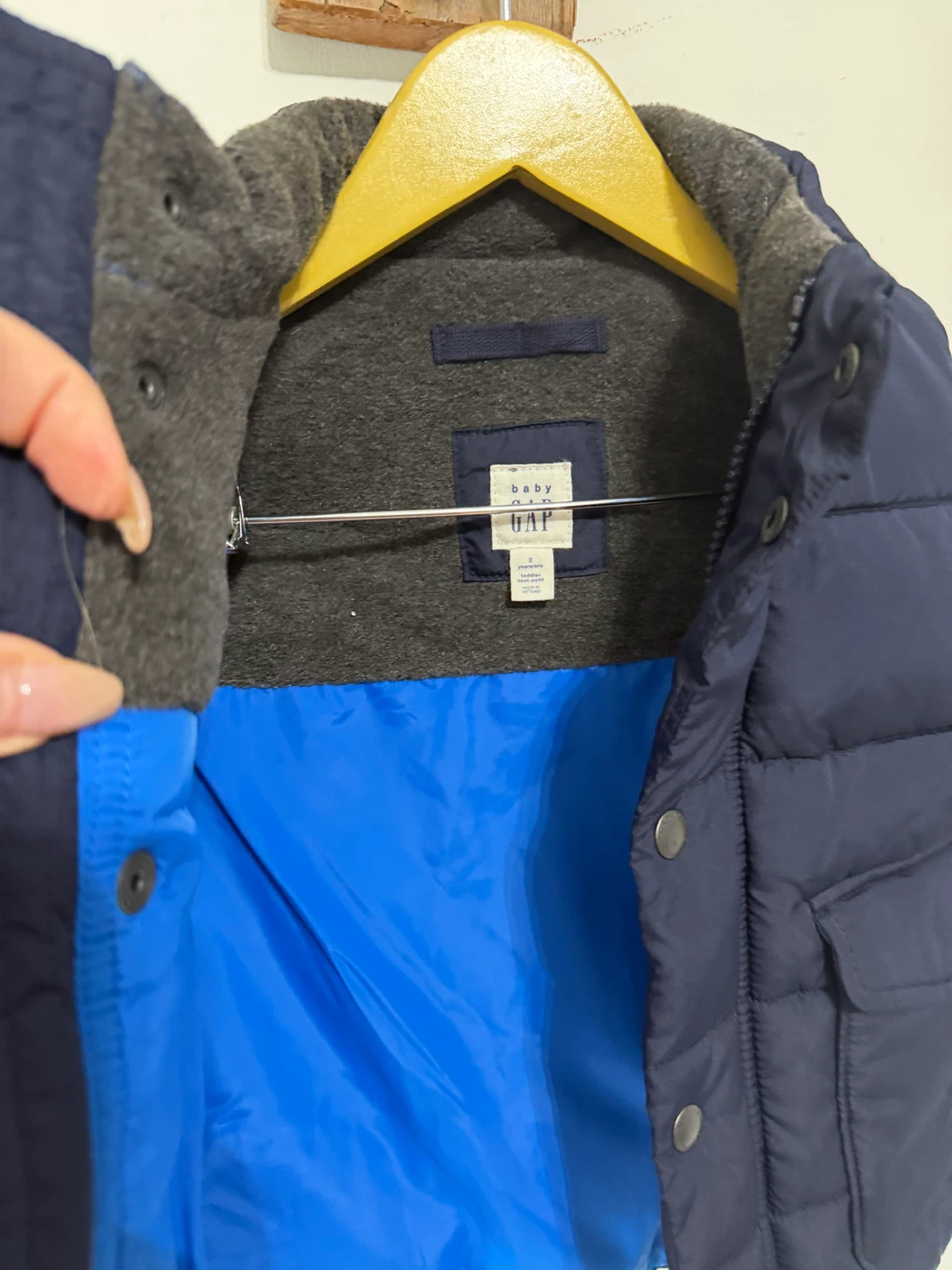 Size 2 GAP boys puffer vest - photo 3
