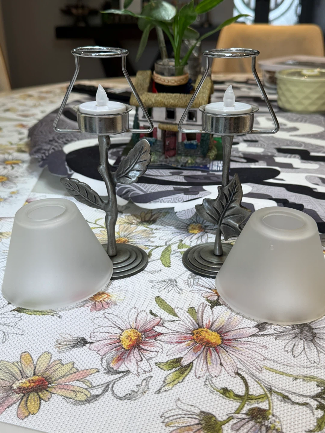 Set of Two Floral Candle Holders - photo 2